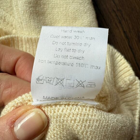 Ivory Cable Knit Sweater Vest Preppy Collegiate Style Size Medium - Picture 4 of 4